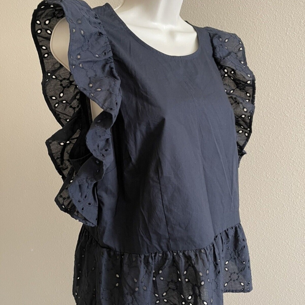 Black ruffle top with eyelets, NWT🎉🖤🎉🖤